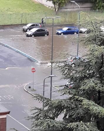 Meteo Violento Nubifragio A Milano Oggi Esonda Il Seveso Foto